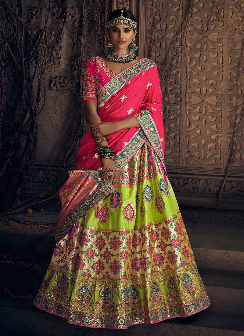 Looking to buy ethnic lehenga choli? Visit Mirraw