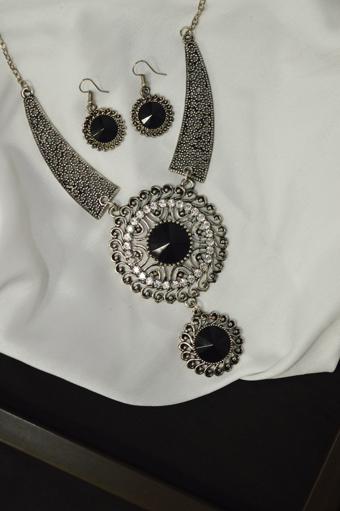 Buy Necklace set online